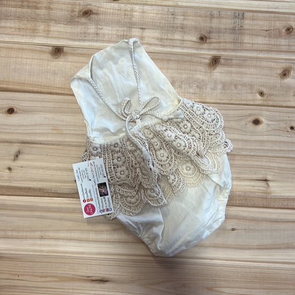 New born crocheted outfit - Picture 2 of 2